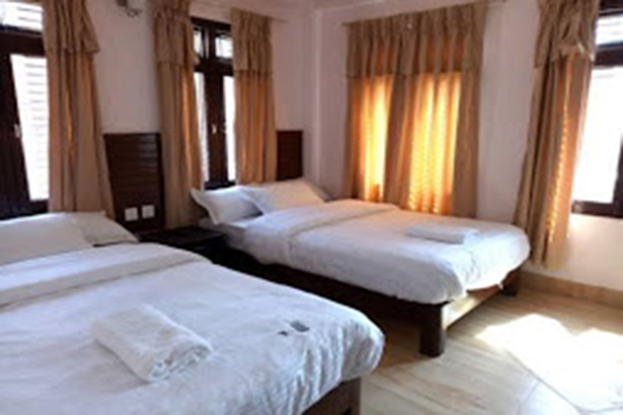 Hotel Alpine Villa Pokhara Buitenkant foto