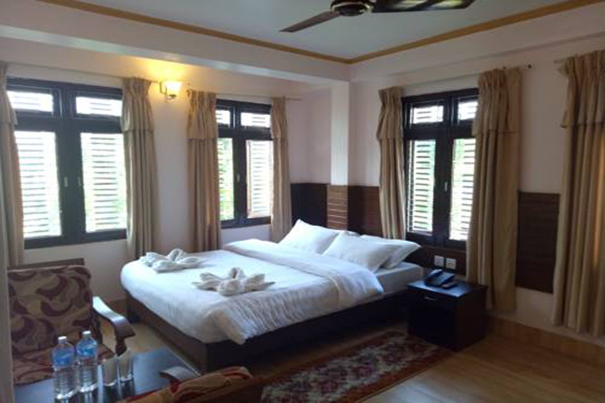 Hotel Alpine Villa Pokhara Buitenkant foto